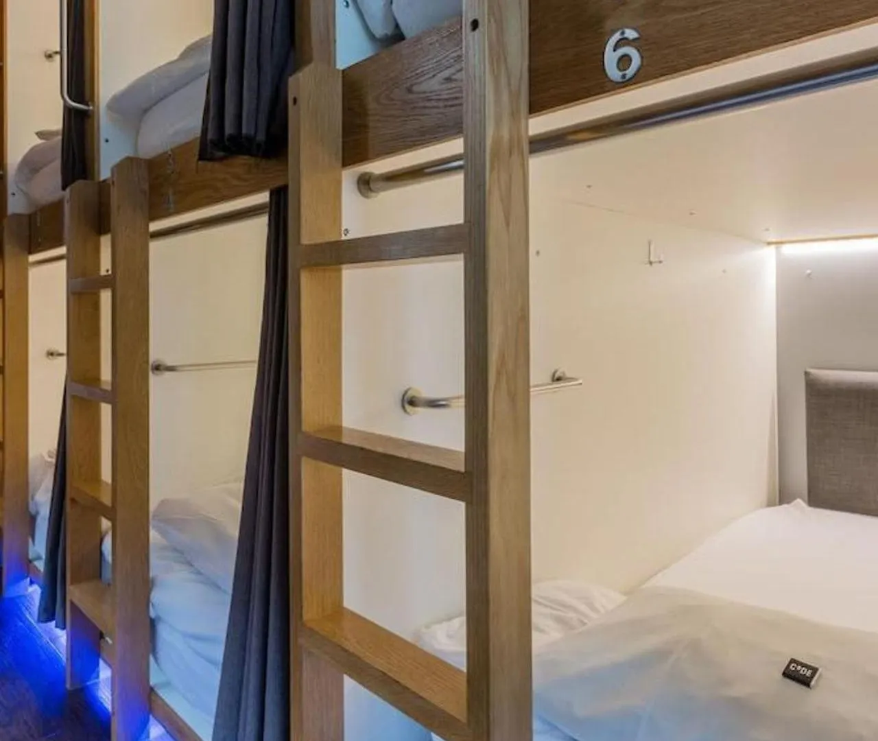 Uae Capsule Hostel 5 Min Walkable From Sharaf Dg Metro Dubaï